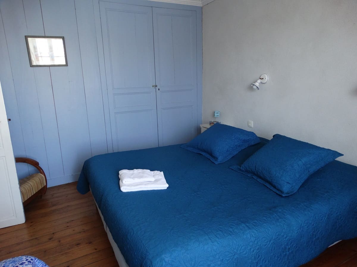 La chambre bleue les Brulonnes du gite sur l'île de Ré pour un séjour en famille tout confort - Gite sur l'île de Ré -Les Fillattes