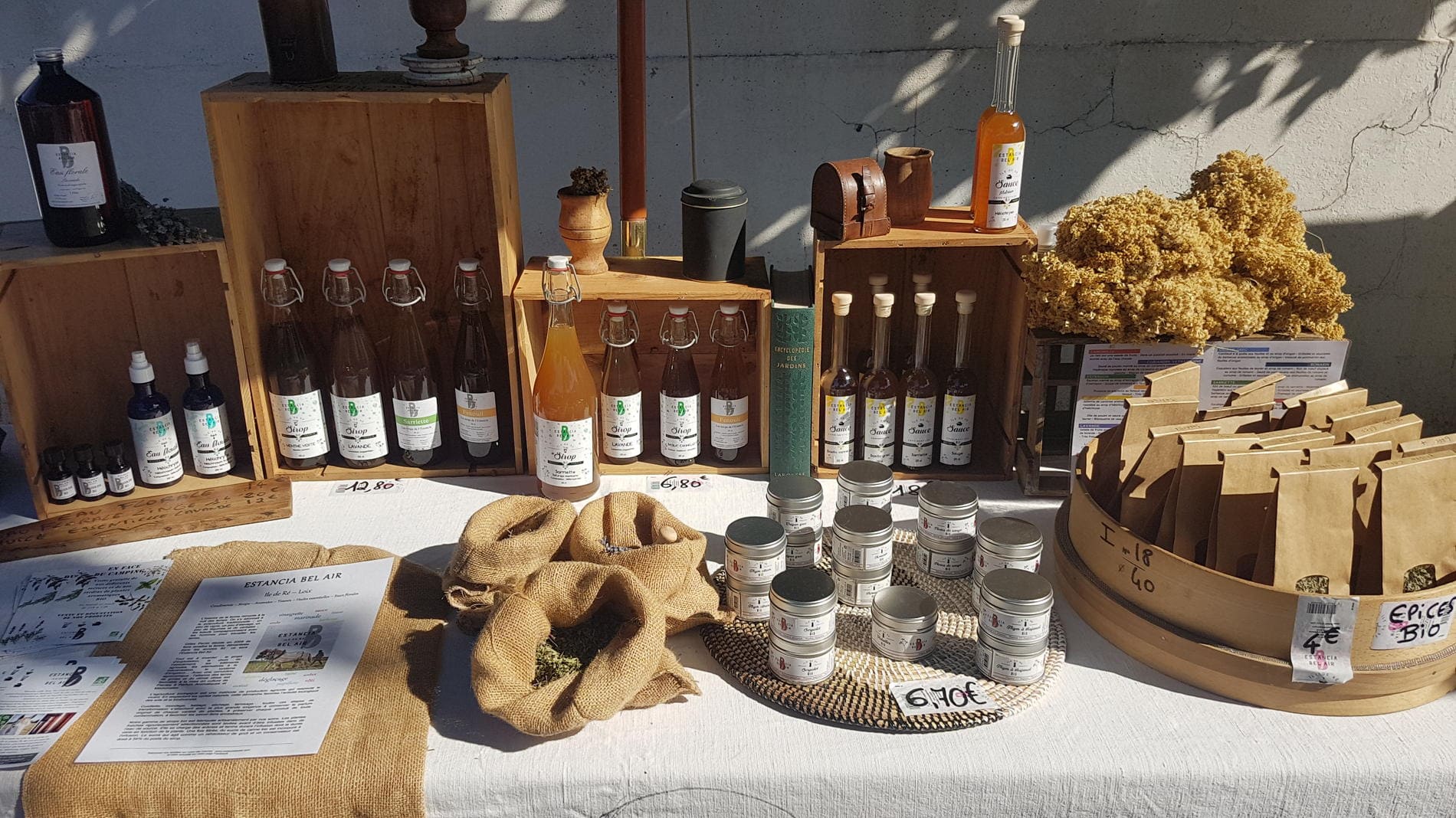 Atelier découverte des huiles et des plantes  avec l’Estancia Bel Air à Loix-Chambre d'hôtes ile de Ré Les Fillattes