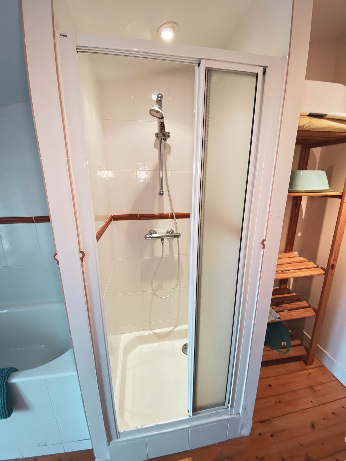 La douche de votre salle de bain du gite les Fillattes sur l'île de Ré