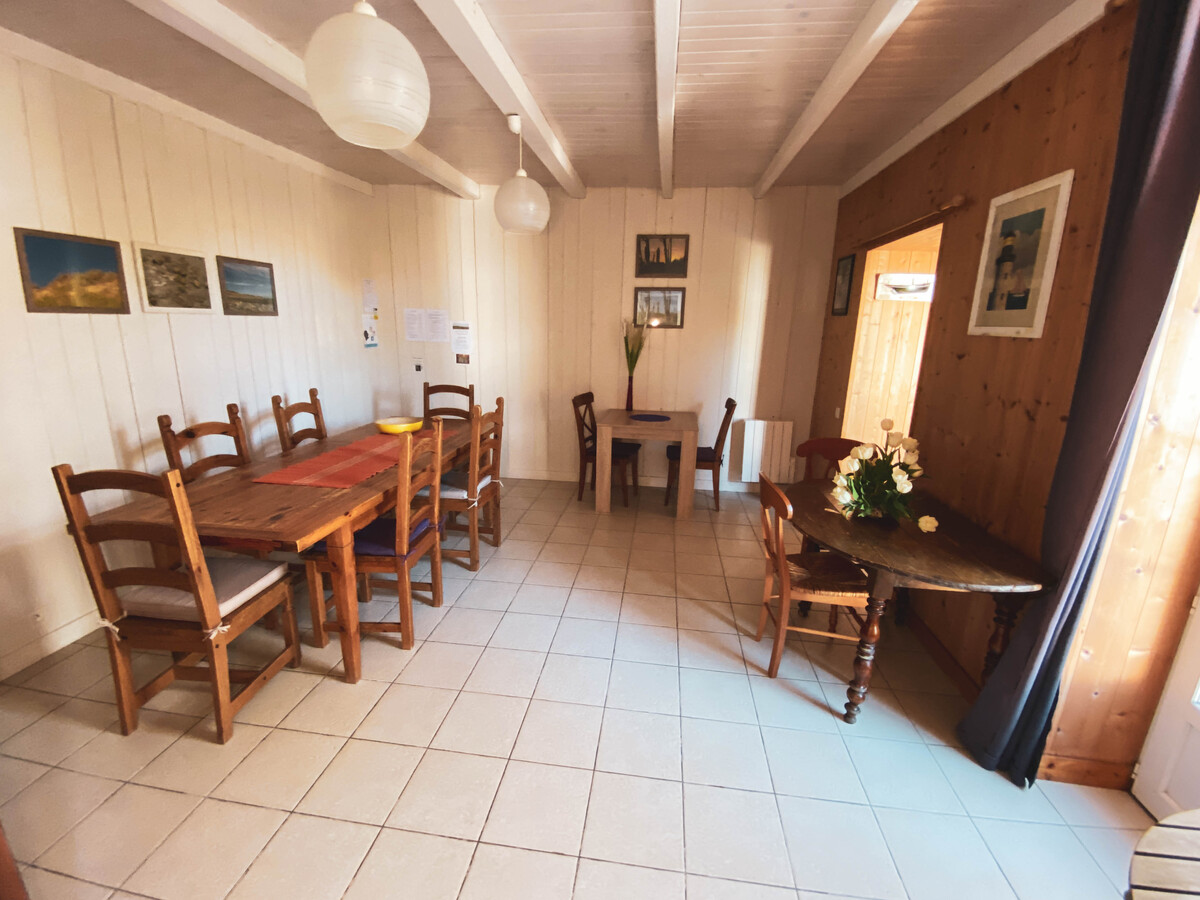 Le gîte Les Fillattes sur l'île de Ré vous accueille dans sa salle à manger